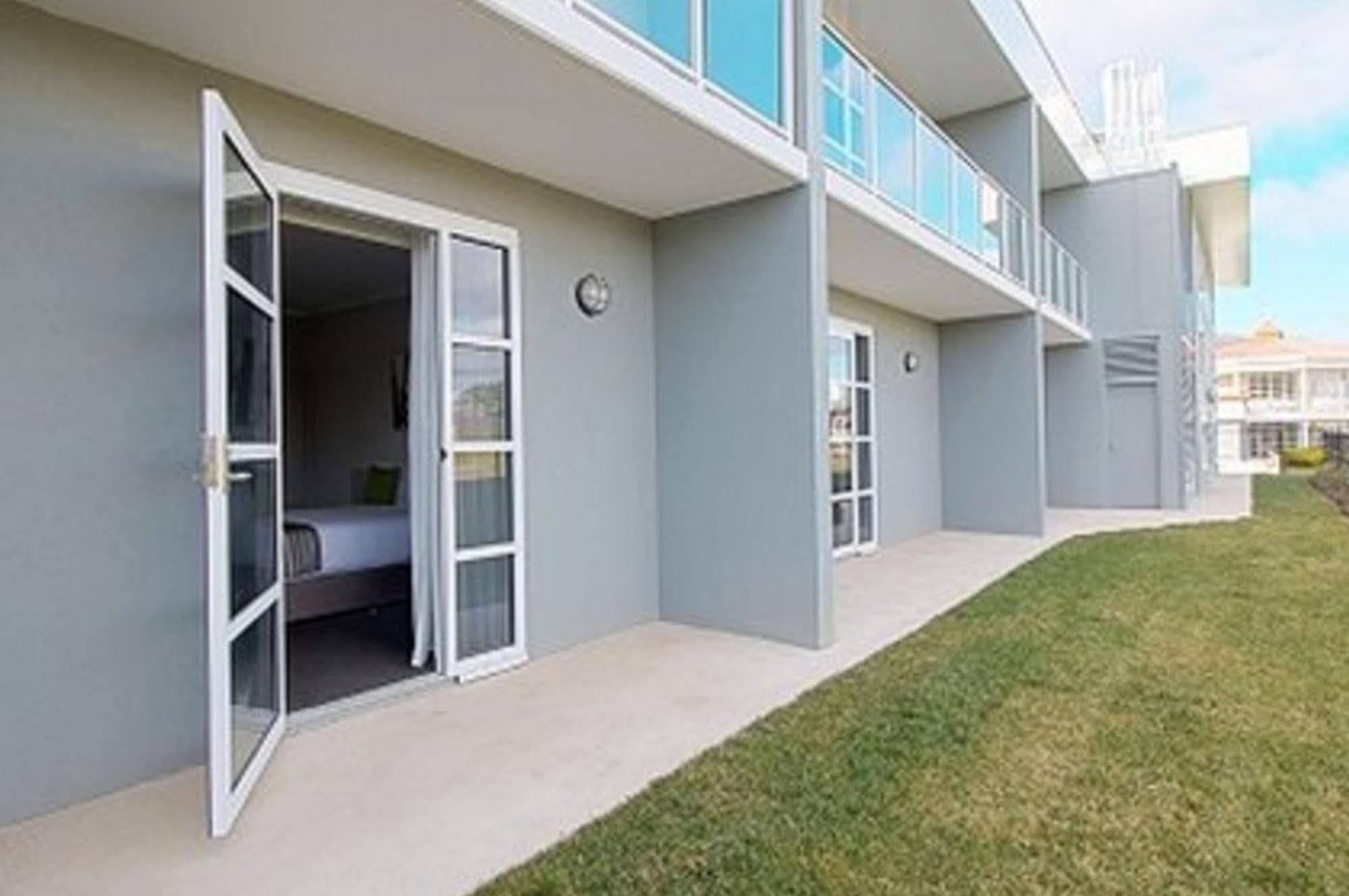Отель Abode Narrabundah Канберра Экстерьер фото